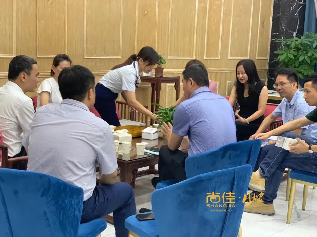 尚佳專業(yè)月嫂丨市、區(qū)領導關心尚佳發(fā)展，勉勵為“南粵家政”做出積極貢獻